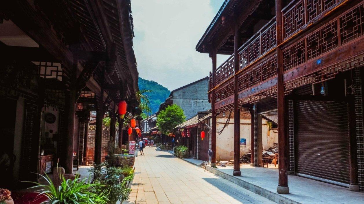 老坛酸菜方便面重返超市货架，你还会重新购买吗？